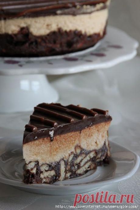 Торт с печеньем, шоколадом и сгущенным молоком без выпечки