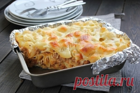 Лазанья из макарон.

Ингредиенты:
Макароны - 250-300 грамм;
Мясной фарш - 500 грамм;
Лук - 1-2 головки;
Томатный соус - 3-4 ст. ложки;
Молоко - 500 мл;
Сливочное масло - 2-2,5 ст. ложки;
Мука - 1,5-2 ст. ложки;
Сыр - около 100 грамм;
Оливковое масло - для жарки;
Сухие ароматные травы - по вкусу;
Соль - по вкусу.

Описание процесса приготовления:
Лазанья из макарон - это разновидность ленивой лазаньи. Мясной фарш и томатный соус используйте по своему вкусу, макаронные издел...