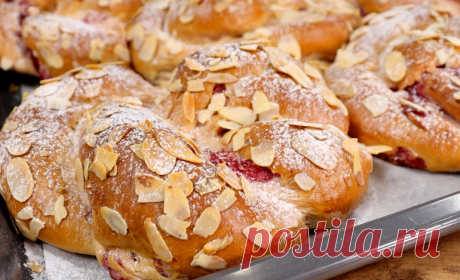 Булочки «Розовый фламинго». Пышное тесто, сочные ягоды и красивая формовка