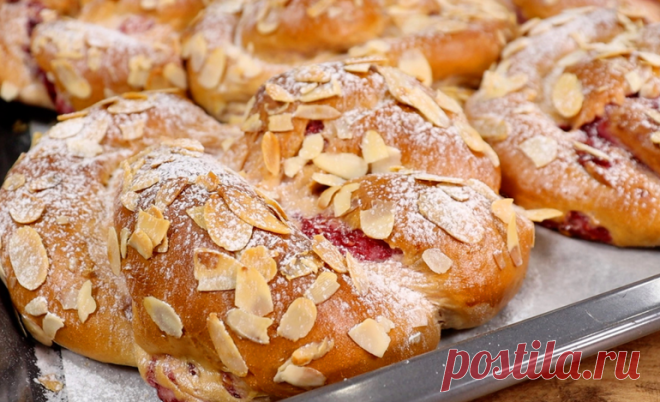 Булочки «Розовый фламинго». Пышное тесто, сочные ягоды и красивая формовка