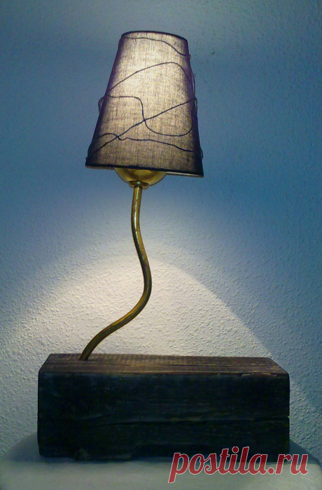 Настольная лампа &quot;Эбен&quot; . Основа натуральное дерево ,цвет-эбеновое дерево ,узор на абажуре легко меняется .