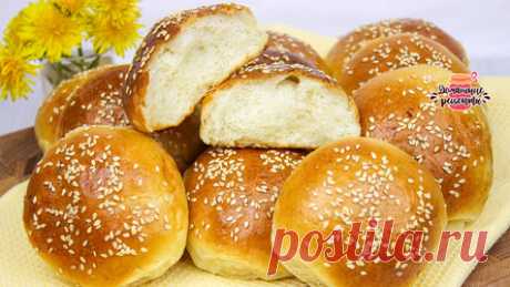 Булочки с кунжутом ДомашняяПростой. 106201Автор: HomeRecipes21 мая 2020, 21:28. Как приготовить. Видео. Похожие рецепты. Ингредиенты. мука - 450-480 гр. дрожжи сухие быстродействующие - 7 гр. соль - 1 ч.л. (с горкой) сахар - 2 ст.л. (без горки) вода - 200 мл. молоко - 100 мл. масло растительное - 40 мл. кунжут белый для посыпки. яйцо + 1 ст.л. молока для обмазки булочек. Пошаговый рецепт приготовления. 1 Просеиваем муку и добавляем все сухие ингредиенты: дрожжи, сахар, соль, перемешиваем.