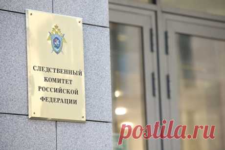 Бастрыкин поручил расследовать нападение на посольство России в Варшаве. Глава Следственного комитета (СК) России Александр Бастрыкин поручил расследовать обстоятельства нападения на посольство РФ в Варшаве. По данным следствия, вандалы облили краской здание посольства, повредив фасад. Бастрыкин поручил следователям запросить информацию в МИД России.