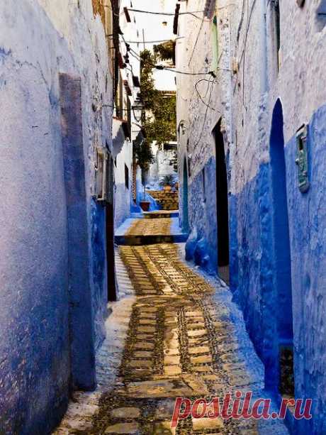 (243) ♂ Blue stucco and a golden stone alley in Chefchaouen, Morocco | * Wander*lust