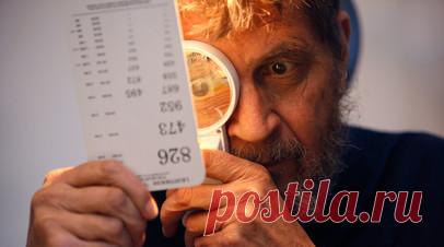 «Даёт шанс»: учёные разработали чип для восстановления зрения. Учёные представили устройство, которое компенсирует проблемы со зрением. Оно поможет пациентам с поражениями сетчатки глаза, в том числе тем, кто страдает возрастной макулярной дегенерацией (ВМД). Камера, установленная на специальных очках, отправляет изображение на беспроводной имплант сетчатки, а тот передаёт информацию в форме электрических импульсов в мозг. Разработка показала хорошие результаты в ходе клинических испытаний.…