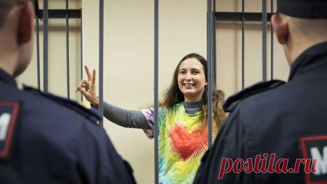 Судья по делу Скочиленко может получить повышение. Судья Оксана Демяшева, которая вынесла приговор художнице Саше Скочиленко, рекомендована к назначению на должность зампредседателя Калининского районного суда Санкт-Петербурга. Такую рекомендацию дала квалификационная коллегия судей ...