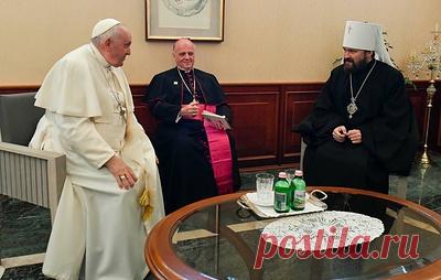 Папа Римский Франциск принял митрополита Будапештского и Венгерского Илариона. Как отметила служба печати Святого престола, встреча прошла "в сердечной атмосфере"