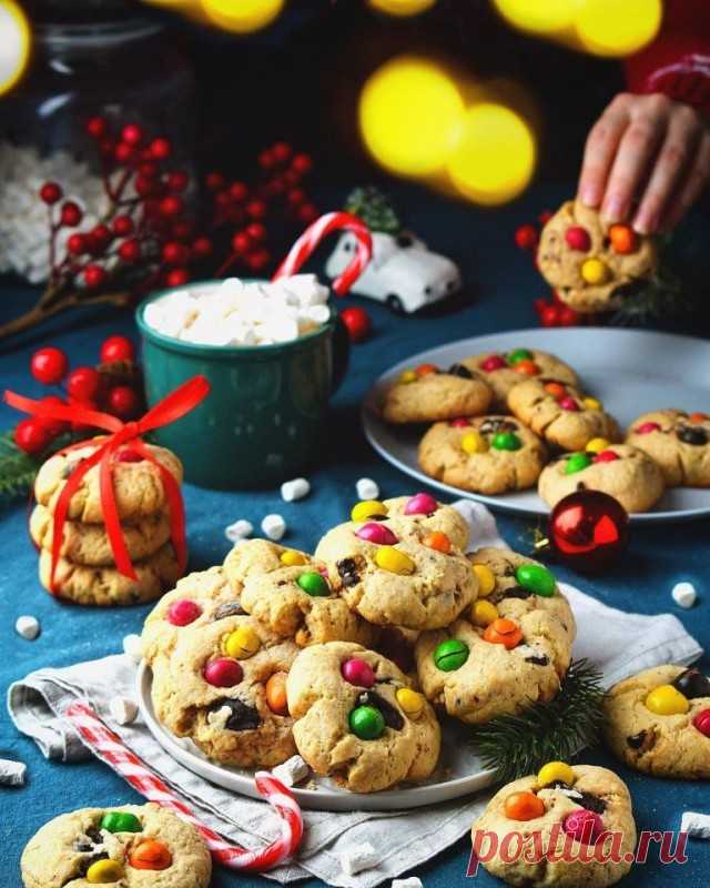 ​Рождественское печенье с M&M's и шоколадными крошками