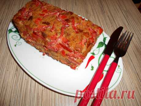 МИКС - КЕКС ХЛЕБНЫЙ !!!  **Батон ржаной 1/2 -кубиком, колбаса Сервилат 100г -соломка, томат 4 шт -кубик, яйцо 1шт, сметана 4сл, соль, специи. *В силик/форму для кекса. *В духовку: на 30мин. *Просто, и вкусно!