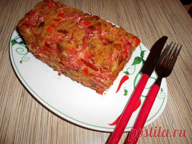 МИКС - КЕКС ХЛЕБНЫЙ !!!  **Батон ржаной 1/2 -кубиком, колбаса Сервилат 100г -соломка, томат 4 шт -кубик, яйцо 1шт, сметана 4сл, соль, специи. *В силик/форму для кекса. *В духовку: на 30мин. *Просто, и вкусно!