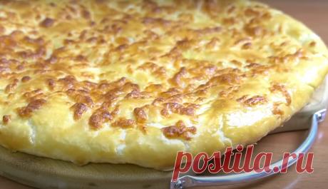 Хачапури – это одно из самых известных и любимых блюд грузинской кухни. Оно представляет собой лепёшку с сырной начинкой, которая может быть разной формы и способа приготовления в зависимости от региона. В переводе с грузинского «хачапури» означает «хачо» (творог, сыр) и «пури» (хлеб), что точно отражает суть блюда. Хачапури не просто еда, а культурный символ […]