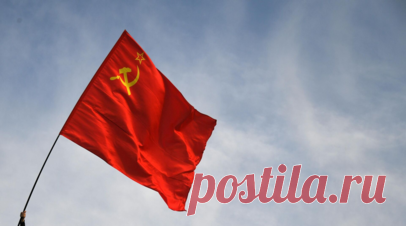 Фанаты кипрской «Омонии» вывесили флаги России и СССР на матче с «Динамо» Киев. Болельщики футбольного клуба «Омония» (Кипр) вывесили флаги России и СССР на матче с киевским «Динамо». Читать далее