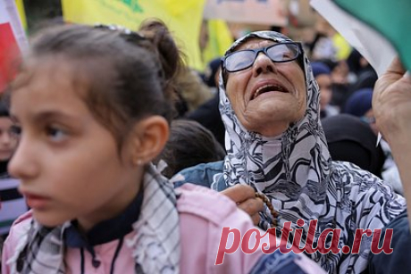 В Израиле призвали ХАМАС освободить заложников без условий. Посол Израиля в России Александр Бен Цви заявил, что силам палестинского движения ХАМАС следует освободить заложников без предъявления каких-либо условий. «Их надо освободить без каких-либо условий, их просто надо освободить, потому что это гражданское население», — призвал дипломат.