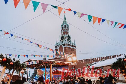 Россияне поделились планами на новогодние праздники. Россияне поделились планами на новогодние праздники. РБК сообщает, что 70 процентов жителей планируют отметить праздник в кругу семьи, а 65 процентов не собираются никуда выезжать в течение всех каникул. Опрос проводился сервисом «Авито.Услуги» методом электронного анкетирования в период с 1 по 27 декабря.