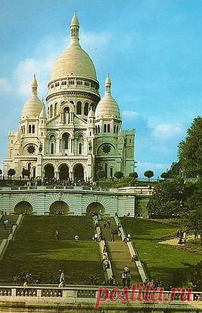 САКРЕ-КЕР.Монмартский холм.Возведен в 1876г.по общественной подписке и освешено в 1919г.Арх.Абади и мань