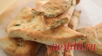 Сметанные лепешки с чесноком, пошаговый рецепт с фото