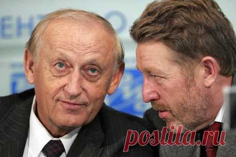 Экс-глава «Мотор сич» попросил включить его в список обмена с Россией. Бывший президент украинского завода «Мотор Сич» Вячеслав Богуслаев попросил включить его в список на обмен с Россией, передает ТАСС. Экс-глава предприятия написал соответствующее письмо-заявление на имя главы офиса президента Украины Андрея Ермака. Уточняется, что документ был направлен 20 марта 2023 года.