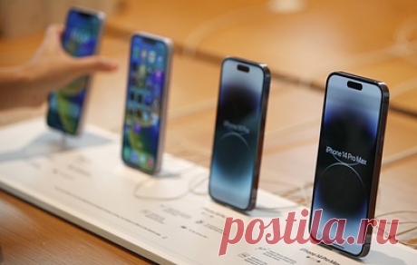 Российские ретейлеры начали продавать iPhone 14 с функционалом для других стран. В &quot;М.Видео-Эльдорадо&quot; уточнили, что на модели только с eSIM приходится 10-15% от всех заказов, остальные клиенты выбирают комбинированный вариант