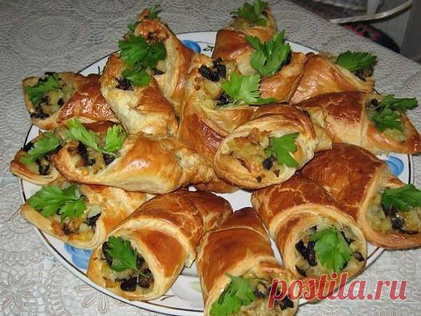 "Грибные кулечки " из слоенного теста
