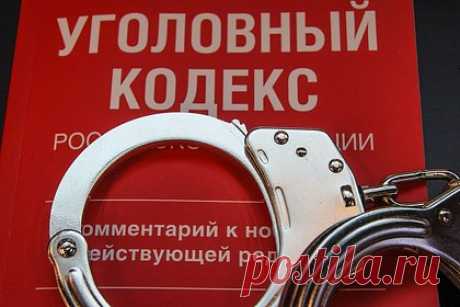Россиянина задержали за совершенную 21 год назад расправу над бизнесменом. В Хабаровске следователи задержали 44-летнего Дмитрия Махненко, совершившего 21 год назад расправу над предпринимателем Андреем Смолдыревым. 30 октября 2003 года фигурант с двумя сообщниками на улице Некрасова в Уссурийске семь раз выстрелил из самодельного пистолета с глушителем в местного бизнесмена. Тот не выжил.