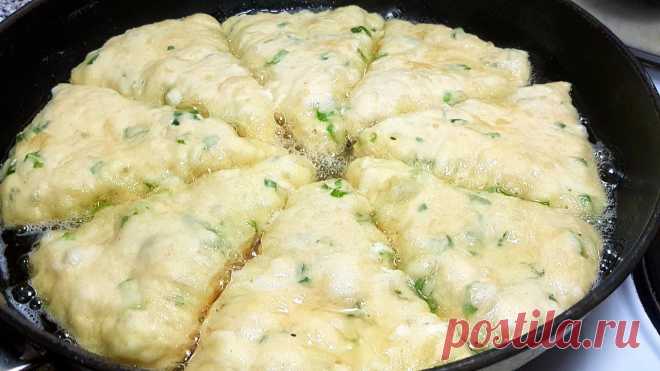 Потрясающая вкуснятина за 10 минут. Съедаются сразу же, их всегда не хватает! С этим рецептом вы быстро приготовите хачапури, перед которыми не устоит никто!