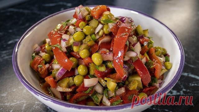 этот простой, но невероятно вкусный салат называют «Колыма». Делается быстро, ингредиенты самые доступные, а вкус — яркий и свежий.