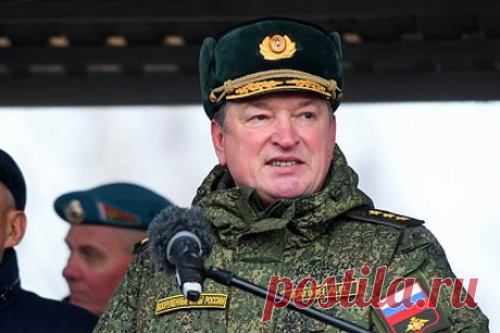 Кремль ответил на вопрос о новой должности раскритикованного Кадыровым генерала. Кремль не подтверждает и не опровергает данные СМИ о назначении генерал-полковника Александра Лапина начальником Главного штаба Cухопутных войск России. Об этом заявил пресс-секретарь президента России Дмитрий Песков, комментируя вопрос о новой должности генерала, раскритикованного главой Чечни Рамзаном Кадыровым.