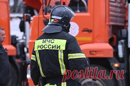 Площадь пожара на загоревшейся из-за дрона ВСУ нефтебазе выросла почти вдвое. Площадь пожара в Клинцах Брянской области выросла почти в два раза. Об этом сообщает РИА Новости со ссылкой на собеседника в экстренных службах. Если ранее площадь возгорания составляла один квадратный километр, то по состоянию на 15:30 она увеличилась до 1,8 тысячи квадратных метров.