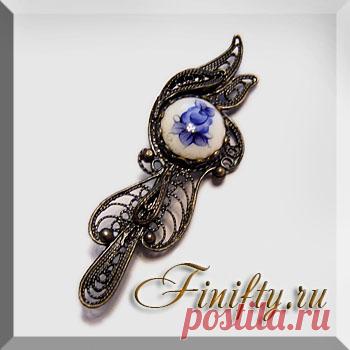 Брошь Антуанетта.
Ростовская финифть (горячая художественная эмаль).
Филигрань. Серебрение. Чернение.
https://finifty.ru/catalog/broshi/brosh-antuanetta-1
Ассортимент изделий обновляем еженедельно.
Доставка по России Почтой России и СДЭК. 
По Москве курьером.

#нашафинифть #брошь #горячаяэмаль #финифть