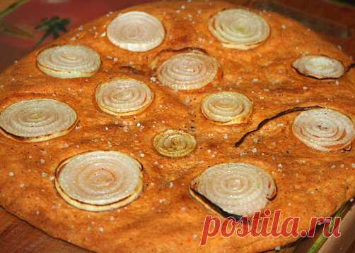 Лепешка с луком и паприкой