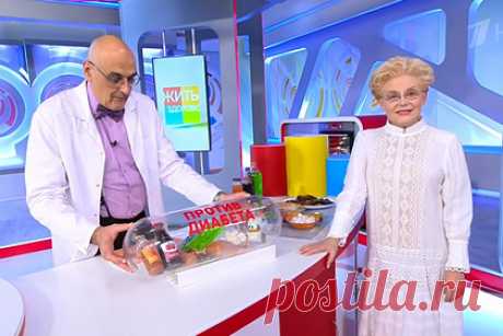 Ведущий Первого канала назвал опасные для диабетиков продукты. Ведущий Первого канала, кардиолог-реаниматолог Герман Гандельман предупредил о том, что алкоголь, грейпфрутовый сок, а также некоторые продукты питания могут быть опасны для людей с сахарным диабетом. Специалист пояснил, что они несовместимы с самым распространенным препаратом для лечения этой болезни — метформином.