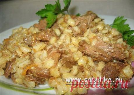 Перловка с тушенкой.