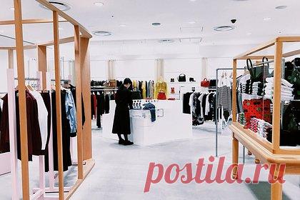 Стилистка назвала россиянам главные тренды в зимней одежде. Стилистка Марина Герман назвала россиянам главные тренды в зимней одежде. В настоящем сезоне особенно актуальными стали трикотажные вещи, например платье-свитер. По словам эксперта, его можно сочетать с оверсайз-жакетом. Кроме того, Герман посоветовала обратить внимание на джинсы-скинни с низкой посадкой.