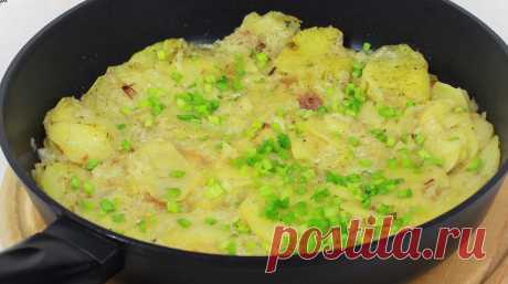 Вкусный картофель, тушенный в молоке – это быстро, просто и вкусно. Всего через 25 минут на вашем столе будет ароматный, очень мягкий и нежный картофель в молочной заливке. Понадобится три самых простых ингредиента, которые точно есть на вашей кухне.