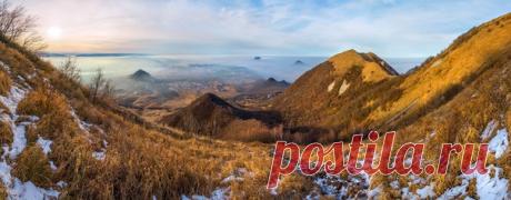 Рассвет на склонах Бештау. Северный Кавказ, Россия. Автор фото – Федор Лашков. Доброе утро!