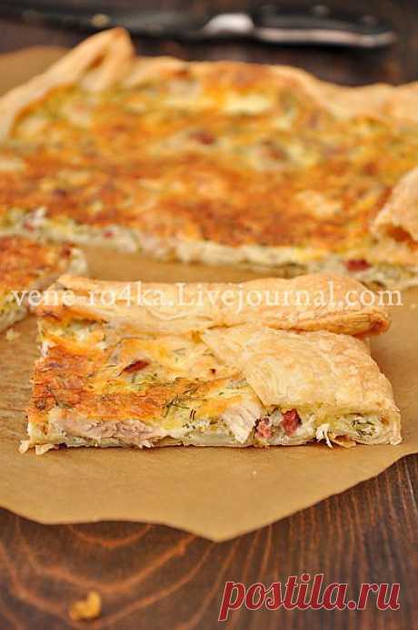 Вкусная пауза - Заливной пирог на слоёном тесте, с начинкой из курицы.