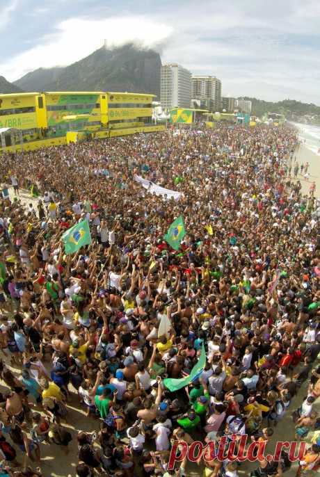 Rio de Janeiro, Brasil... 2015 Oi Rio Pro Final Day... Photo | Alexandre Salem...  |  Pinterest: инструмент для поиска и хранения интересных идей
