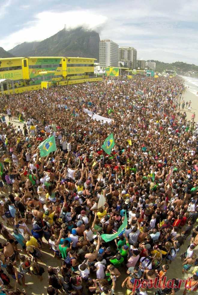 Rio de Janeiro, Brasil... 2015 Oi Rio Pro Final Day... Photo | Alexandre Salem...  |  Pinterest: инструмент для поиска и хранения интересных идей