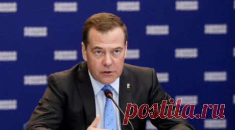 Медведев назвал любимые фильмы о войне. Зампред Совбеза России Дмитрий Медведев назвал киноленты «Офицеры», «Летят журавли» и «Освобождение» любимыми военными фильмами. Об этом он сказал на форуме «Единая Россия. Есть результат!». Читать далее