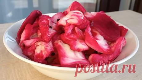 Готовьте сразу много! Очень Вкусная ароматная ХРУСТЯЩАЯ (Квашеная) КАПУСТА со свеклой БЕЗ уксуса! Друзья, всем большой привет!Сегодня готовим капусту по-грузински. Хрустящая капуста со свеклой.Эта капуста действительно невероятно вкусная! Делаю такую квашеную капусту каждую осень. Эта прекрасная закуска разнообразит ваше меню. Прекрасно подходит к мясным и рыбным блюдам. Получается очень вкусно!