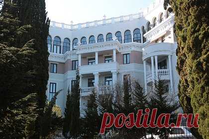 В Крыму раскрыли цели на средства от продажи квартиры Зеленского. Глава парламента Крыма Владимир Константинов рассказал, на какие цели будут направлены средства от продажи квартиры семьи президента Украины Владимира Зеленского в поселке Ливадия на южном берегу полуострова. «Для крымчан Зеленский был и навсегда останется военным преступником», — заключил Константинов.