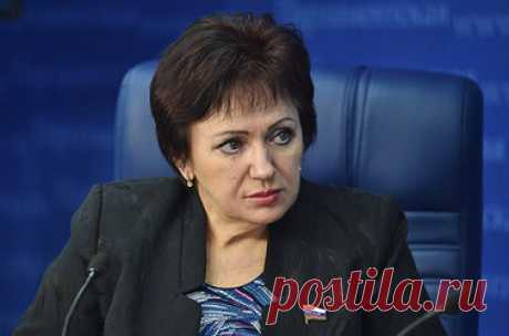 Кому и на сколько повысят пенсии в 2020 году С нового года изменится не только величина пенсий, но и требования к их назначению. Как будут повышаться пенсии в 2020 году и о чём важно помнить тем россиянам, кому только предстоит стать пенсионером? Об этом в пресс-центре «Парламентской газеты» рассказала заместитель председателя Комитета Совета Федерации по социальной политике Елена Бибикова. - Елена Васильевна, как повысятся страховые пенсии и всем ли положена индексация? -...