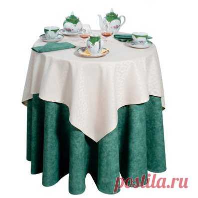Скатерть — очень древний магический предмет, вобрав­ший в свою историю культурные традиции и приметы разных народов, их представле­ния о красоте, благосостоянии и изобилии . Были известны уже в Древнем Египте, Древ­нем Востоке, в Иудее, в Персии, а также в Древней Гре­ции и Древнем Риме.
Итак, скатерть в старинные времена была частью приданого невесты, наряду с драгоценностями. Мастерицы расшивали её золотом, отделывали кружевом или вязаными вставками. Это была очень тонкая и