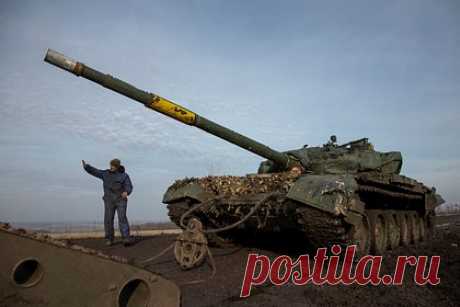 В НАТО призвали страны отдельно принимать решения об отправке танков Украине. Страны-участницы НАТО должны отдельно принимать решения об отправке танков в качестве помощи Украине. Об этом заявил председатель Военного комитета альянса адмирал Роб Бауэр. «Мы должны серьезно изучить, что требуется Украине, и по возможности дать им то, что они просят», — отметил он.