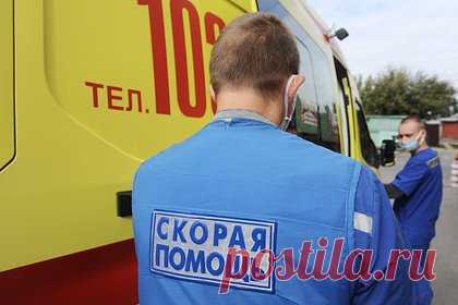 Нож застрял в голове у российского девятиклассника после драки в школе. В Богучаре Воронежской области врачи госпитализировали 15-летнего девятиклассника после его ссоры с одноклассником. Об этом сообщает региональная прокуратура в своем официальном Telegram-канале. По данным надзорного ведомства, подростка ранил складным ножом его ровесник, другой девятиклассник.