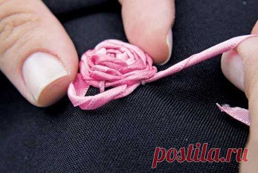 Вышивка розы лентами