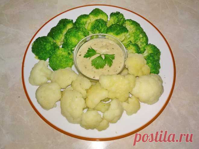 Как вкусно приготовить цветную капусту и брокколи - Пир во время езды Сегодня поделюсь с вами, как я готовлю всем известные овощи, цветную капусту и брокколи. Как и многие хозяйки, раньше я обжаривала эти овощи в кляре или панировочных сухариках, поливала сверху майонезом, и это было очень вкусно. Но, со временем поняла, насколько эти продукты становятся не полезными. Итак, я сейчас стараюсь максимально сохранить полезные витамины в …