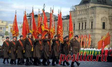 7 НОЯБРЯ ВОЕН.ПАРАД НА КРАС.ПЛОЩАДИ-1941