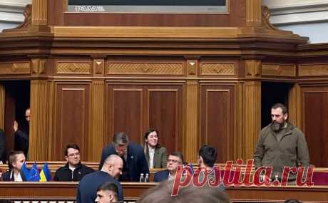 Новым министром образования Украины стал сын диссидента Лисового. Верховная рада Украины проголосовала за назначение новым министром образования Украины Оксена Лисового, сообщают украинское издание «Обозреватель» и агентство «УНИАН».