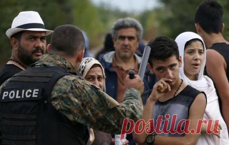 БРИТАНИЯ ОТКАЗЫВАЕТСЯ ОТ БЕЖЕНЦЕВ, ВЫДВИГАЯ ТРЕБОВАНИЯ КИПРУ
https://mk-london.co.uk/news/u2702/2015/11/10/10766